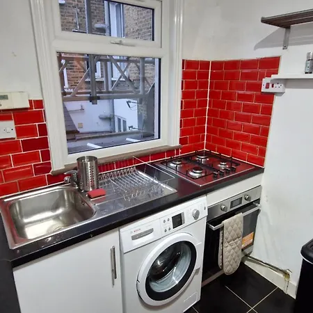 Charming Flat In Wimbledon Apartment