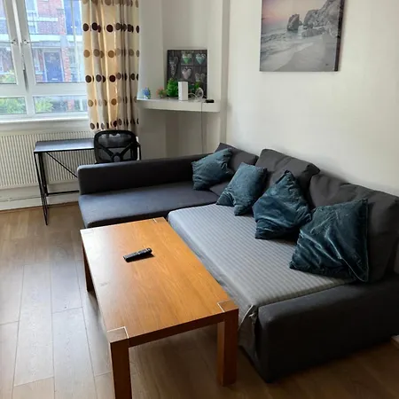 One Bedroom In Tower Bridge Road *