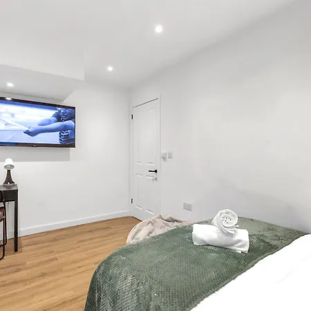 Guest house Kensington With Private Bathroom & Garden *