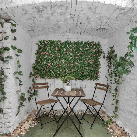 Guest house Kensington With Private Bathroom & Garden