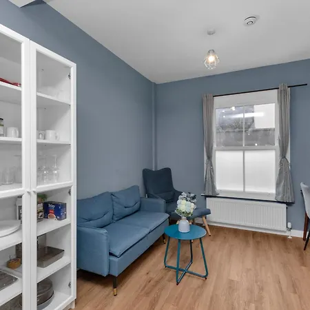 Kensington With Private Bathroom & Garden Guest house