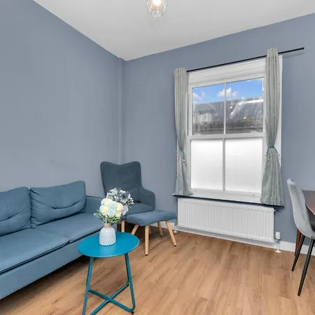 Kensington With Private Bathroom & Garden Guest house