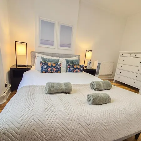 Apartment Stylish 2-bedroom Near Abbey Road, Maida Vale London