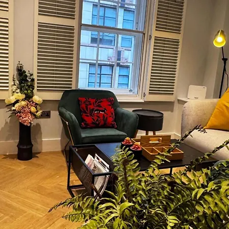 Charm - Soho Mayfair Apartment