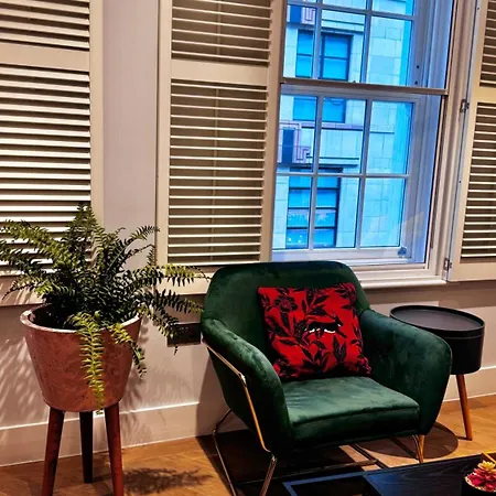 Charm - Soho Mayfair Apartment London