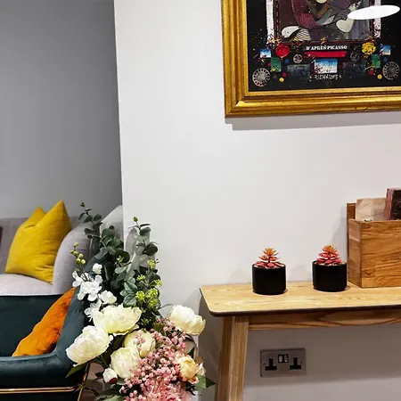 Charm - Soho Mayfair Apartment