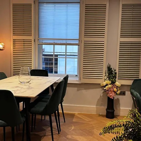 Charm - Soho Mayfair Apartment London