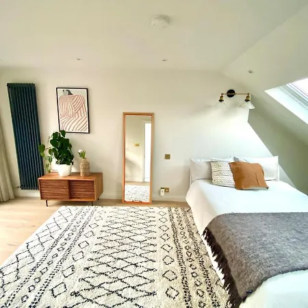4 Bedroom Newly Renovated London