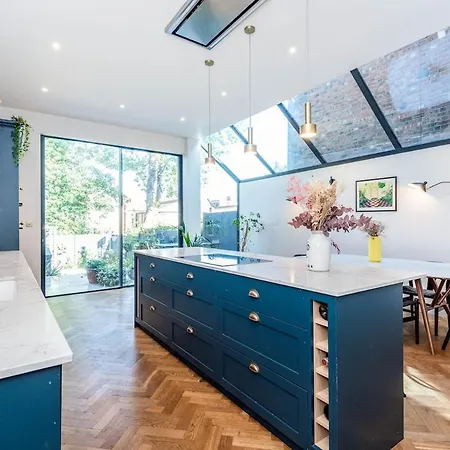 4 Bedroom Newly Renovated Holiday home London