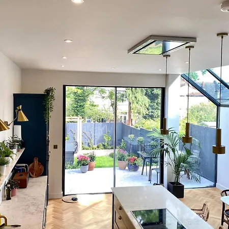 Holiday home 4 Bedroom Newly Renovated *