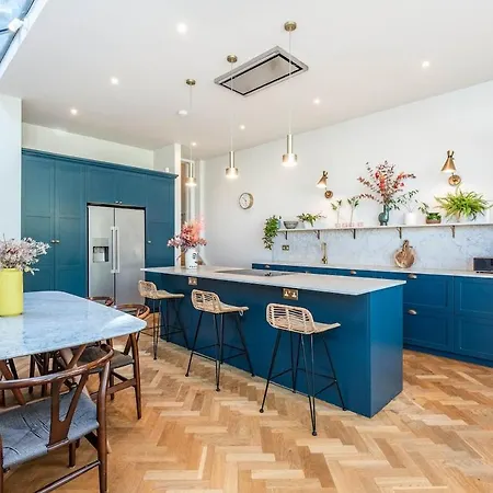 Holiday home 4 Bedroom Newly Renovated London