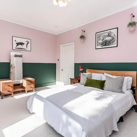 4 Bedroom Newly Renovated Holiday home