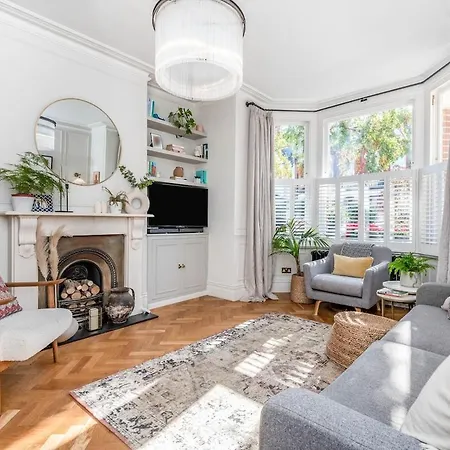 4 Bedroom Newly Renovated Holiday home *