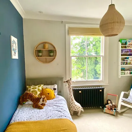 4 Bedroom Newly Renovated London