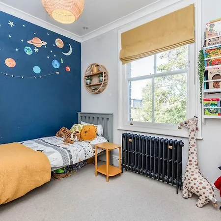 4 Bedroom Newly Renovated * London