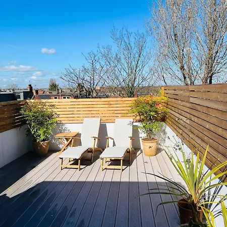 Holiday home 4 Bedroom Newly Renovated