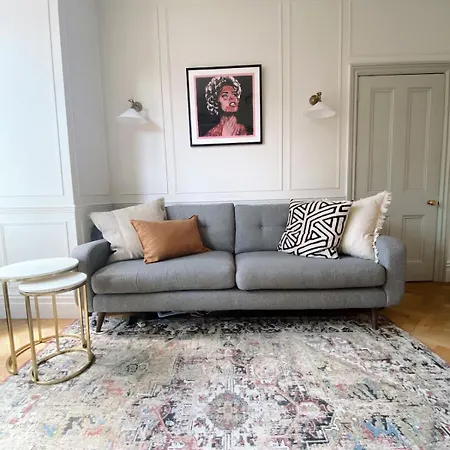 4 Bedroom Newly Renovated London