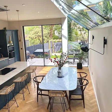 4 Bedroom Newly Renovated