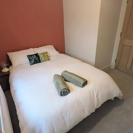 Newly Refurbed House, Barons Court Holiday home *
