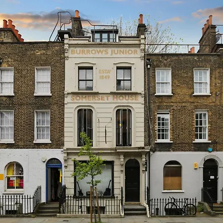 Chic 1-bed Garden Flat, London, Convenient For Tower Bridge, Great Public Transport Apartment London
