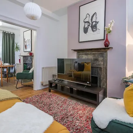 Chic 1-bed Garden Flat, London, Convenient For Tower Bridge, Great Public Transport * London