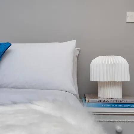 Chic 1-bed Garden Flat, London, Convenient For Tower Bridge, Great Public Transport