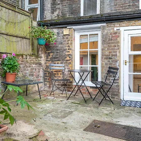 Apartment Chic 1-bed Garden Flat, London, Convenient For Tower Bridge, Great Public Transport *