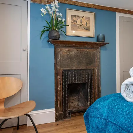 Chic 1-bed Garden Flat, London, Convenient For Tower Bridge, Great Public Transport Apartment London