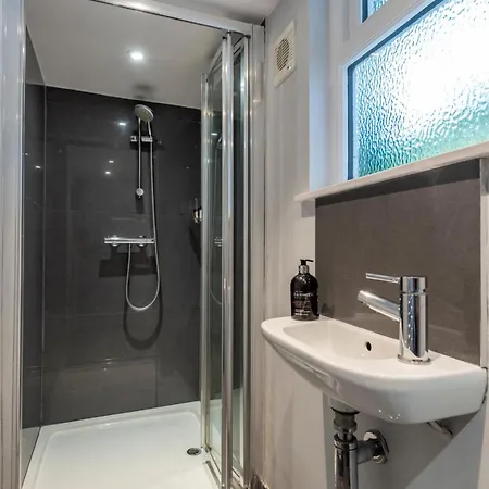 Apartment Chic 1-bed Garden Flat, London, Convenient For Tower Bridge, Great Public Transport London