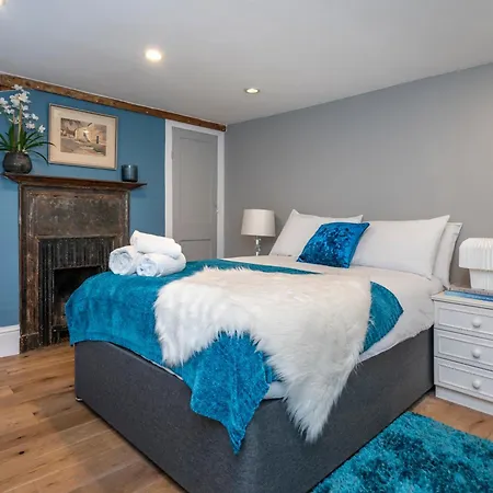 Chic 1-bed Garden Flat, London, Convenient For Tower Bridge, Great Public Transport