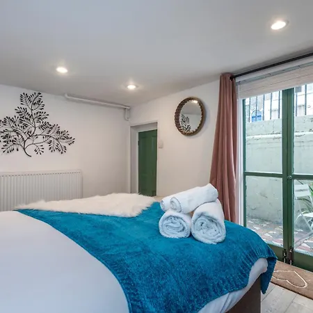 Chic 1-bed Garden Flat, London, Convenient For Tower Bridge, Great Public Transport London