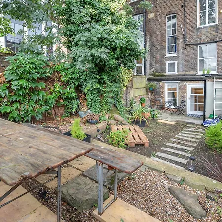 Chic 1-bed Garden Flat, London, Convenient For Tower Bridge, Great Public Transport