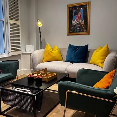 Charm - Soho Mayfair Apartment London