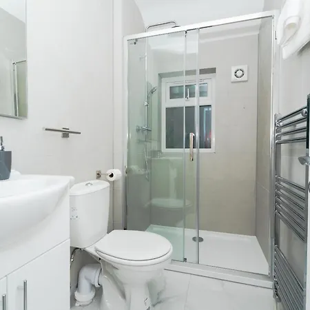 Becontree Bliss - 2br House Near Train Station