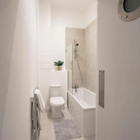 Stylish 2 Bedroom Flat In Notting Hill
