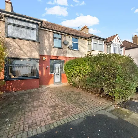 Apartment Spacious 4br, Sleeps 7, Garden, Free Parking *