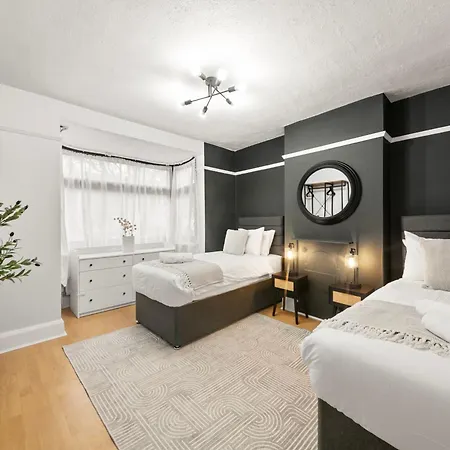 Spacious 4br, Sleeps 7, Garden, Free Parking *