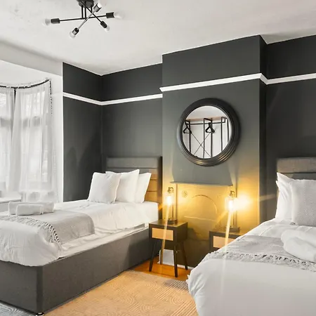 Spacious 4br, Sleeps 7, Garden, Free Parking * London