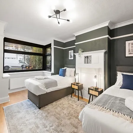 Apartment Spacious 4br, Sleeps 7, Garden, Free Parking