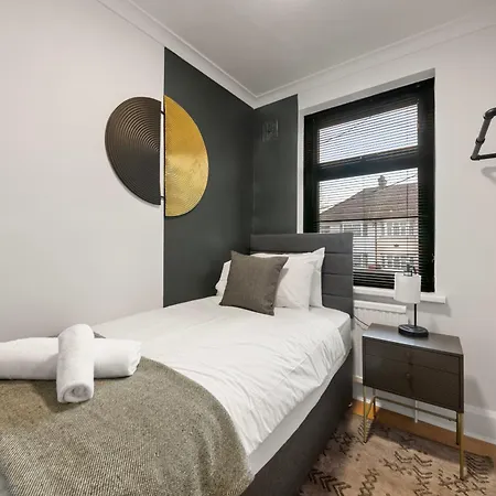 Spacious 4br, Sleeps 7, Garden, Free Parking * London