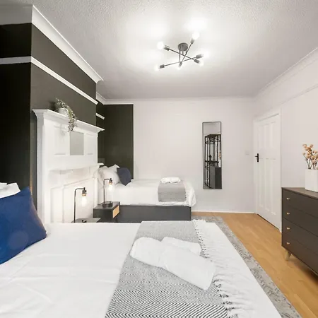 Spacious 4br, Sleeps 7, Garden, Free Parking *