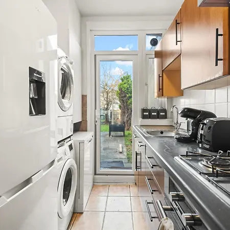 Apartment Spacious 4br, Sleeps 7, Garden, Free Parking