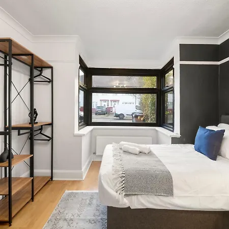 Apartment Spacious 4br, Sleeps 7, Garden, Free Parking *