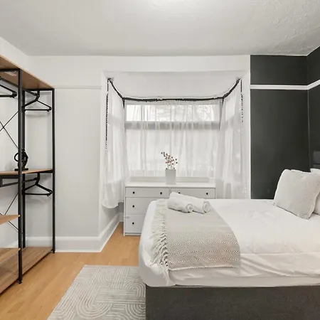 Spacious 4br, Sleeps 7, Garden, Free Parking