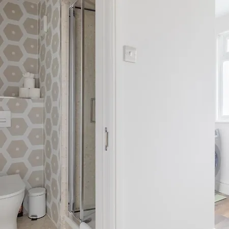 Cosy 4bd Flat In Stockwell With Private Patio * London
