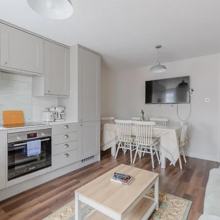 Cosy 4bd Flat In Stockwell With Private Patio London