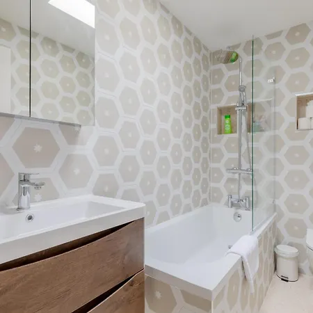 Cosy 4bd Flat In Stockwell With Private Patio Apartment