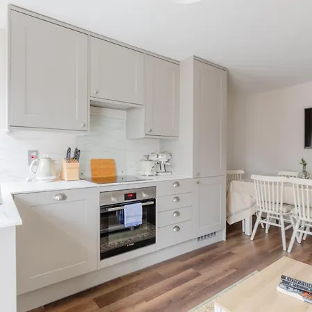Cosy 4bd Flat In Stockwell With Private Patio Apartment London