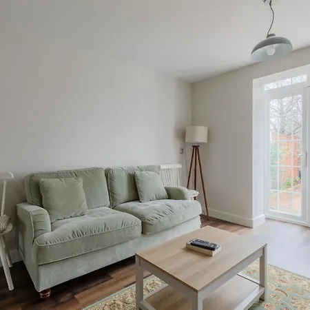 Apartment Cosy 4bd Flat In Stockwell With Private Patio