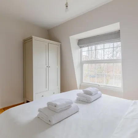Cosy 4bd Flat In Stockwell With Private Patio Apartment *